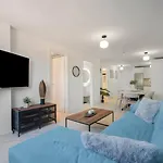 Cozy 2 Bedroom In Granada Park - Cristianos 아파트 *
