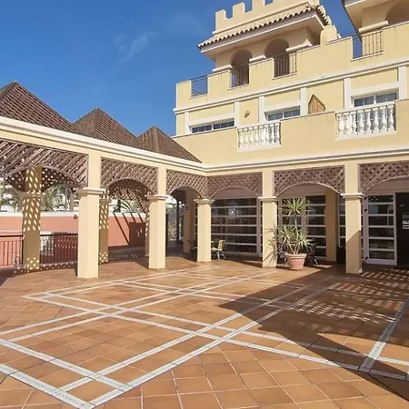 Cozy 2 Bedroom In Granada Park - Cristianos