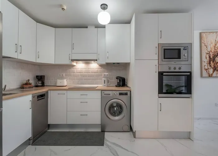 Cozy 2 Bedroom In Granada Park - Cristianos