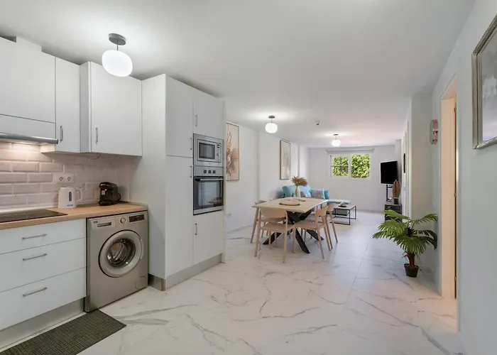 Cozy 2 Bedroom In Granada Park - Cristianos Appartement Arona (Tenerife)