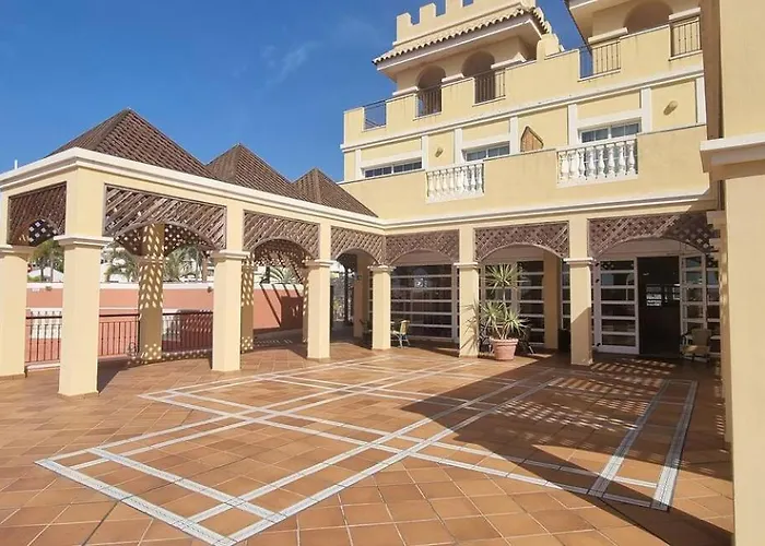 Cozy 2 Bedroom In Granada Park - Cristianos